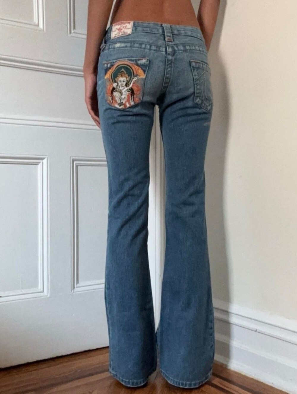 Embroidered Light Blue Women’s Jeans with Decorative Back Pocket